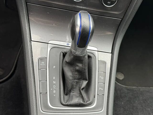 Фольксваген e-Golf 2014 у Європі на Automoto.ua Чорний Фольксваген e-Golf, об'ємом двигуна 0 л та пробігом 129 тис. км за 11595 $, фото 26 на Automoto.ua