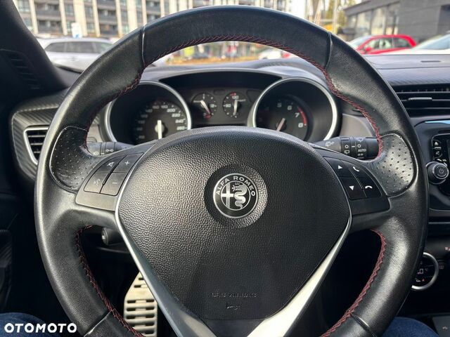 Альфа Ромео Giulietta 2018 у Європі на Automoto.ua Червоний Альфа Ромео Giulietta, об'ємом двигуна 1 л та пробігом 54 тис. км за 13536 $, фото 21 на Automoto.ua