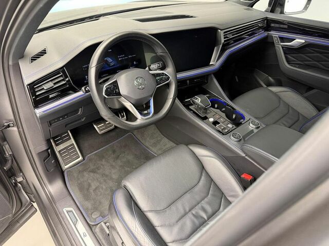 Фольксваген Туарег 2024 в Европе на Automoto.ua Серый Фольксваген Туарег, объемом двигателя 3 л и пробегом 66 тыс. км за 85020 $, фото 13 на Automoto.ua