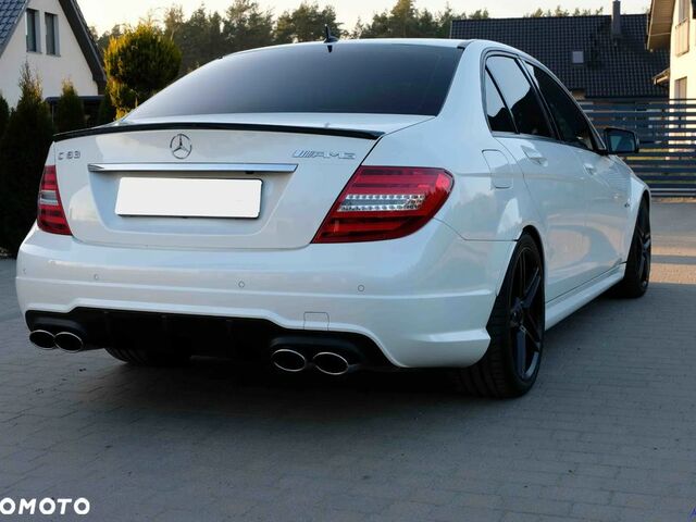 Мерседес Ц-Класс 2011 в Европе на Automoto.ua Белый Мерседес Ц-Класс, объемом двигателя 6.21 л и пробегом 28 тыс. км за 54480 $, фото 4 на Automoto.ua