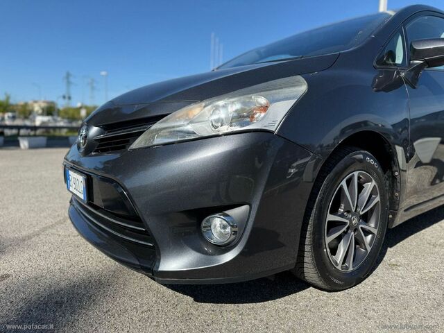 Тойота Версо 2015 у Європі на Automoto.ua Чорний Тойота Версо, об'ємом двигуна 1.6 л та пробігом 175 тис. км за 10025 $, фото 5 на Automoto.ua