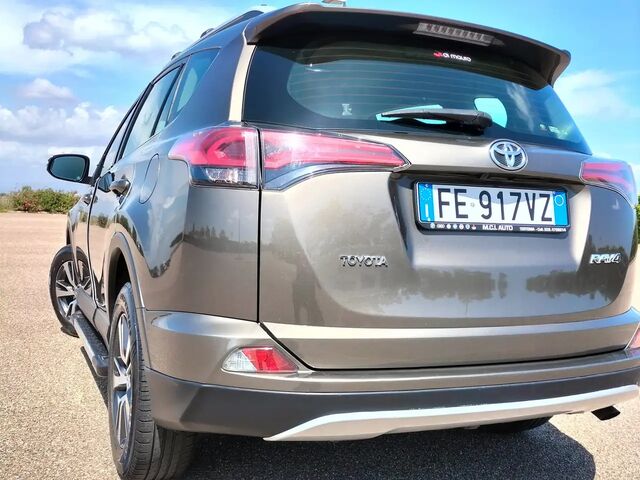 Тойота РАВ 4 2016 в Европе на Automoto.ua Бронзовый Тойота РАВ 4, объемом двигателя 2 л и пробегом 143 тыс. км за 17988 $, фото 3 на Automoto.ua