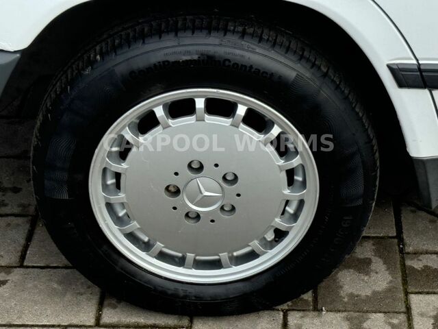 Мерседес 200 1988 в Европе на Automoto.ua Белый Мерседес 200, объемом двигателя 1.98 л и пробегом 196 тыс. км за 8841 $, фото 12 на Automoto.ua