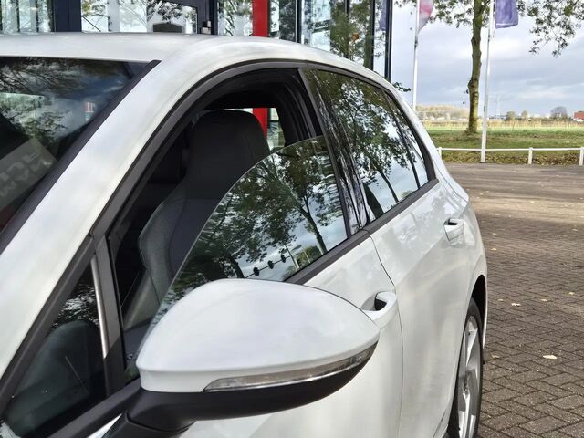 Фольксваген Golf GTE 2021 у Європі на Automoto.ua Білий Фольксваген Golf GTE, об'ємом двигуна 1.4 л та пробігом 71 тис. км за 30146 $, фото 6 на Automoto.ua