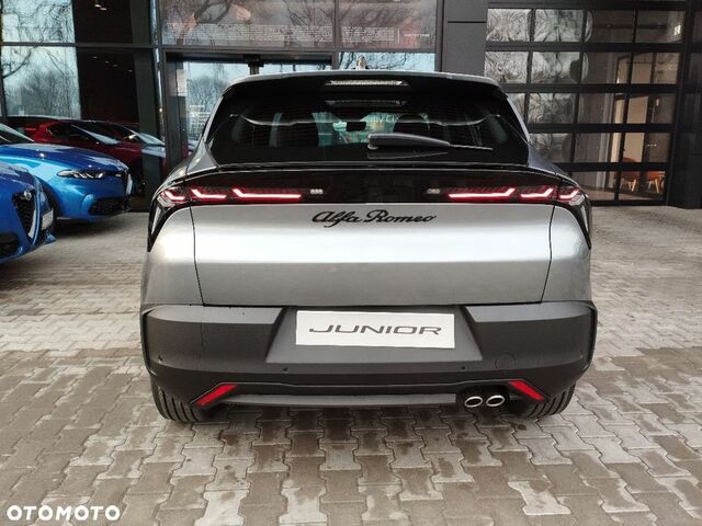 Альфа Ромео Джуниор 2024 в Европе на Automoto.ua Серый Альфа Ромео Джуниор, объемом двигателя 1 л и пробегом 1 тыс. км за 27821 $, фото 9 на Automoto.ua
