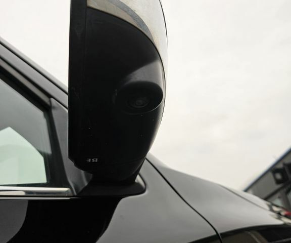 Черный Ниссан Навара, объемом двигателя 2.3 л и пробегом 381 тыс. км за 12758 $, фото 7 на Automoto.ua