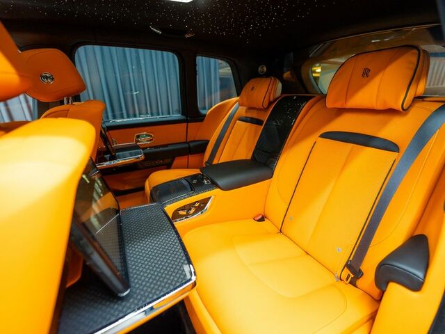 Ролс Ройс Cullinan 2025 в Европе на Automoto.ua Черный Ролс Ройс Cullinan, объемом двигателя 6.75 л и пробегом 50 тыс. км за 739665 $, фото 41 на Automoto.ua