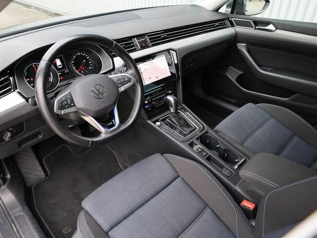 Фольксваген Пассат Вариант 2021 в Европе на Automoto.ua Серый Фольксваген Пассат Вариант, объемом двигателя 1.4 л и пробегом 141 тыс. км за 19355 $, фото 4 на Automoto.ua