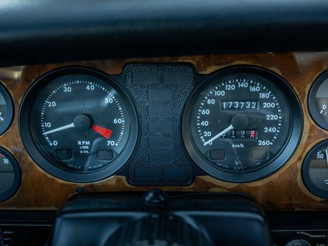 Чорний Даймлер Дабл Сикс, об'ємом двигуна 5.31 л та пробігом 174 тис. км за 13524 $, фото 14 на Automoto.ua