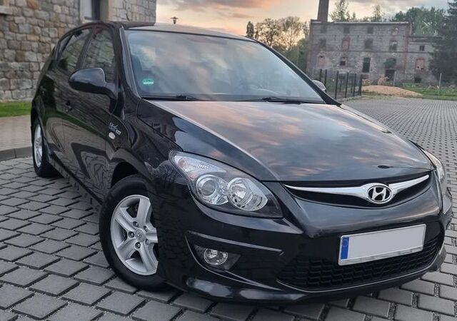 Хендай i30, объемом двигателя 1.4 л и пробегом 119 тыс. км за 5032 $, фото 5 на Automoto.ua