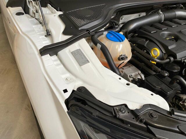 Білий Ауді TT, об'ємом двигуна 1.98 л та пробігом 136 тис. км за 23681 $, фото 14 на Automoto.ua