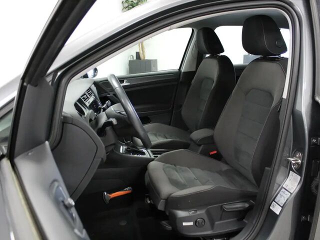 Фольксваген Гольф 2018 в Европе на Automoto.ua Серый Фольксваген Гольф, объемом двигателя 1.6 л и пробегом 67 тыс. км за 23212 $, фото 7 на Automoto.ua