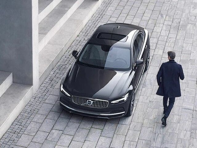 Дивитись всі параметри седана Volvo S90 2022