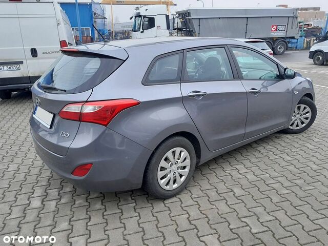 Хендай i30, об'ємом двигуна 1.58 л та пробігом 313 тис. км за 5162 $, фото 4 на Automoto.ua