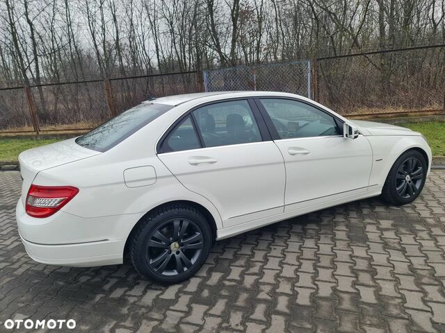 Мерседес Ц-Класс 2009 в Европе на Automoto.ua Белый Мерседес Ц-Класс, объемом двигателя 1 л и пробегом 213 тыс. км за 37900 $, фото 31 на Automoto.ua