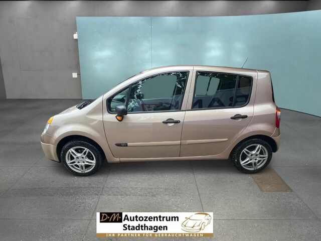 Рено Модус 2005 в Европе на Automoto.ua Бежевый Рено Модус, объемом двигателя 1.15 л и пробегом 145 тыс. км за 2902 $, фото 1 на Automoto.ua