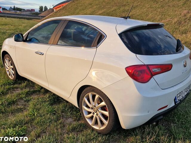 Альфа Ромео Джульетта 2010 в Европе на Automoto.ua Белый Альфа Ромео Джульетта, объемом двигателя 1 л и пробегом 265 тыс. км за 4577 $, фото 5 на Automoto.ua