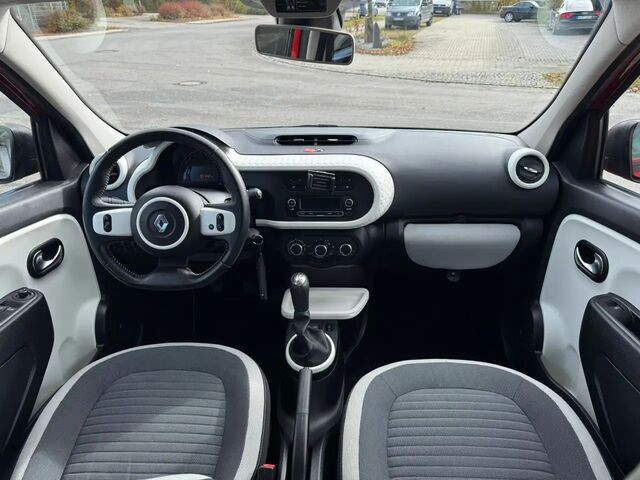 Рено Твинго 2014 в Европе на Automoto.ua Красный Рено Твинго, объемом двигателя 1 л и пробегом 91 тыс. км за 6534 $, фото 9 на Automoto.ua