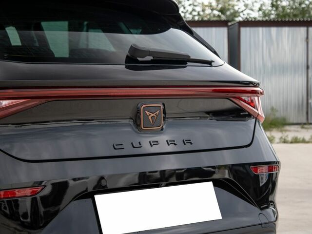 Чорний Cupra Leon, об'ємом двигуна 1.5 л та пробігом 6 тис. км за 32303 $, фото 5 на Automoto.ua