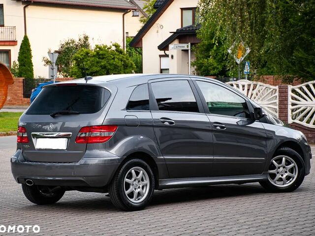 Мерседес Б-класс 2009 в Европе на Automoto.ua Серый Мерседес Б-класс, объемом двигателя 1 л и пробегом 219 тыс. км за 4819 $, фото 19 на Automoto.ua