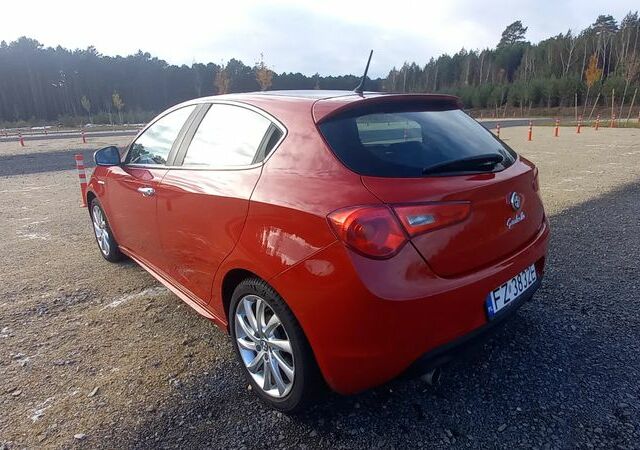 Альфа Ромео Джульетта 2013 в Европе на Automoto.ua Красный Альфа Ромео Джульетта, объемом двигателя 1.96 л и пробегом 170 тыс. км за 35000 $, фото 3 на Automoto.ua