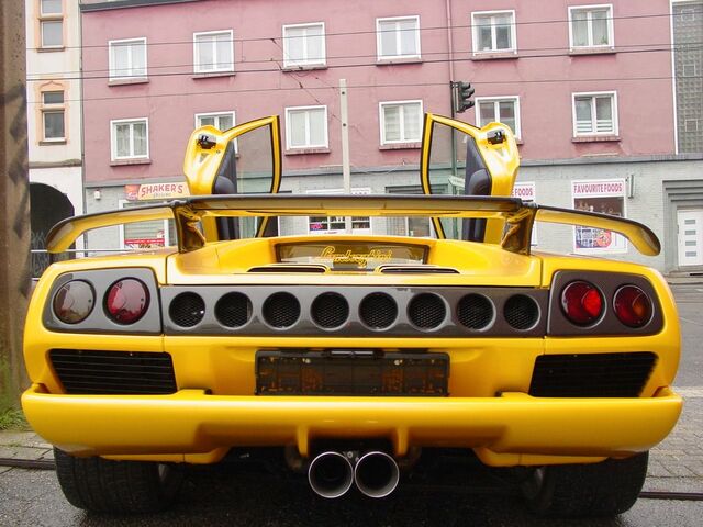 Желтый Ламборджини Диабло, объемом двигателя 0 л и пробегом 2 тыс. км за 539364 $, фото 9 на Automoto.ua