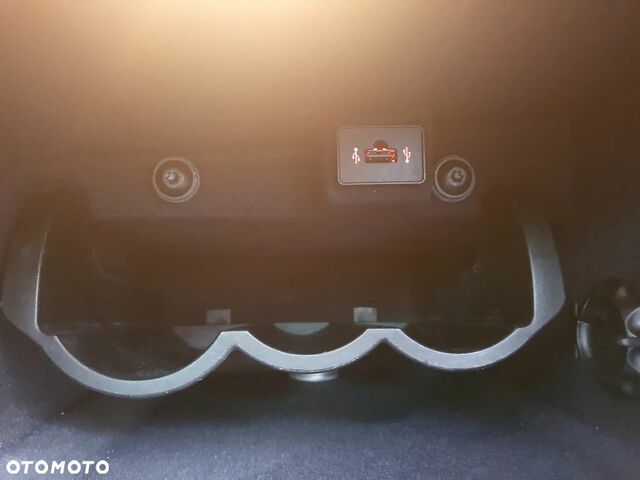 Альфа Ромео Джульетта 2010 в Европе на Automoto.ua Белый Альфа Ромео Джульетта, объемом двигателя 1 л и пробегом 176 тыс. км за 6901 $, фото 15 на Automoto.ua