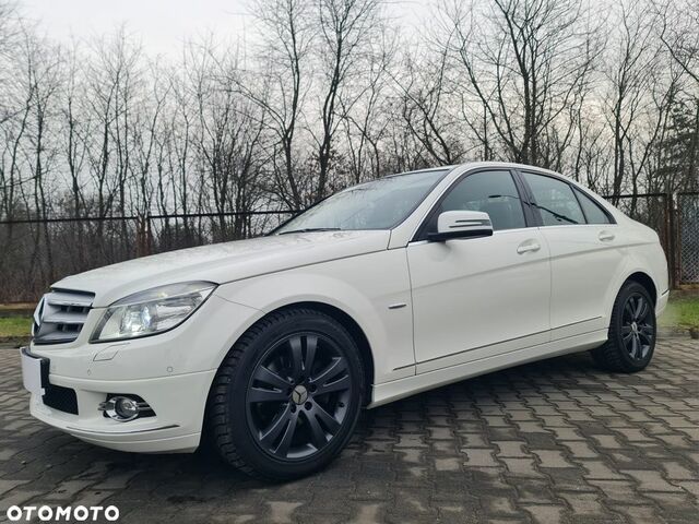 Мерседес Ц-Класс 2009 в Европе на Automoto.ua Белый Мерседес Ц-Класс, объемом двигателя 1 л и пробегом 213 тыс. км за 37900 $, фото 4 на Automoto.ua