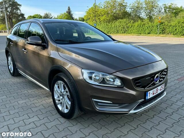 Вольво V60 Cross Country, объемом двигателя 1.97 л и пробегом 225 тыс. км за 12073 $, фото 4 на Automoto.ua