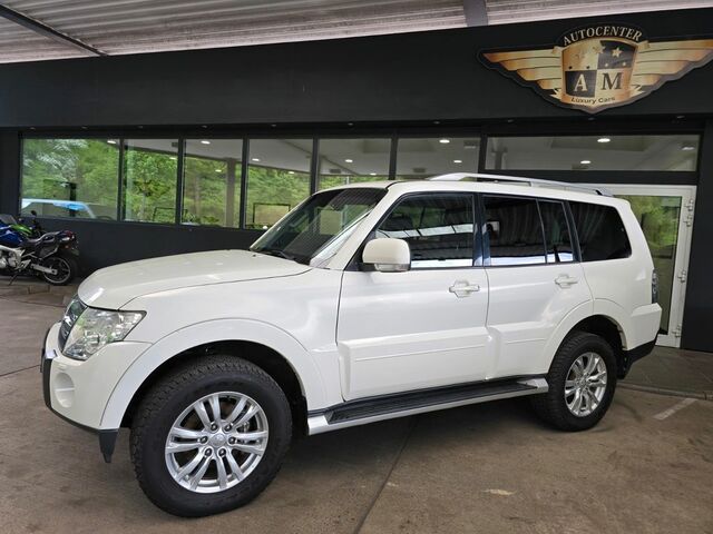 Мицубиси Паджеро 2010 в Европе на Automoto.ua Белый Мицубиси Паджеро, объемом двигателя 3.2 л и пробегом 127 тыс. км за 14449 $, фото 1 на Automoto.ua