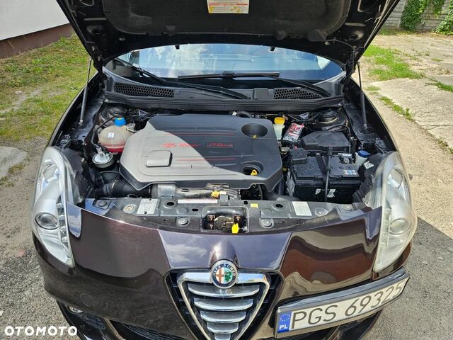 Альфа Ромео Giulietta 2012 у Європі на Automoto.ua Коричневий Альфа Ромео Giulietta, об'ємом двигуна 1 л та пробігом 194 тис. км за 5085 $, фото 19 на Automoto.ua