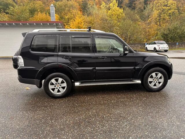 Міцубісі Паджеро 2007 у Європі на Automoto.ua Чорний Міцубісі Паджеро, об'ємом двигуна 3.2 л та пробігом 249 тис. км за 13182 $, фото 3 на Automoto.ua