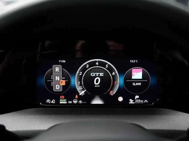 Фольксваген Golf GTE 2025 в Европе на Automoto.ua Черный Фольксваген Golf GTE, объемом двигателя 1.5 л и пробегом 10 тыс. км за 65086 $, фото 8 на Automoto.ua