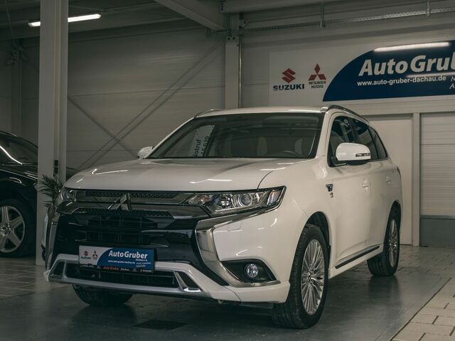 Білий Міцубісі Outlander PHEV, об'ємом двигуна 2.36 л та пробігом 30 тис. км за 32054 $, фото 1 на Automoto.ua