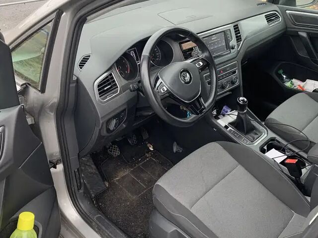 Фольксваген Гольф Спортсван 2017 у Європі на Automoto.ua Сірий Фольксваген Гольф Спортсван, об'ємом двигуна 1 л та пробігом 206 тис. км за 7986 $, фото 4 на Automoto.ua