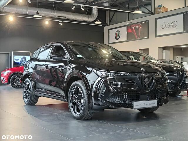 Альфа Ромео Джуниор 2025 в Европе на Automoto.ua Красный Альфа Ромео Джуниор, объемом двигателя 1 л и пробегом 1 тыс. км за 35473 $, фото 1 на Automoto.ua