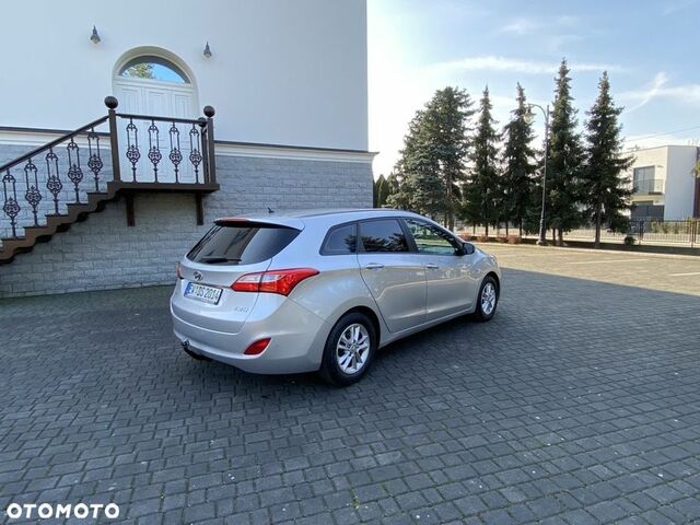 Хендай i30, об'ємом двигуна 1.4 л та пробігом 161 тис. км за 5810 $, фото 4 на Automoto.ua