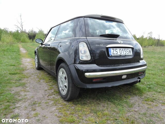 Міні Cooper, об'ємом двигуна 1.6 л та пробігом 193 тис. км за 2376 $, фото 2 на Automoto.ua