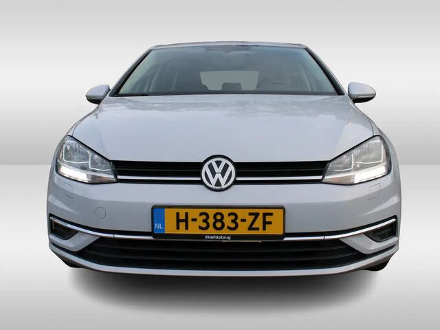 Фольксваген Гольф 2018 в Европе на Automoto.ua Белый Фольксваген Гольф, объемом двигателя 1 л и пробегом 93 тыс. км за 16297 $, фото 4 на Automoto.ua