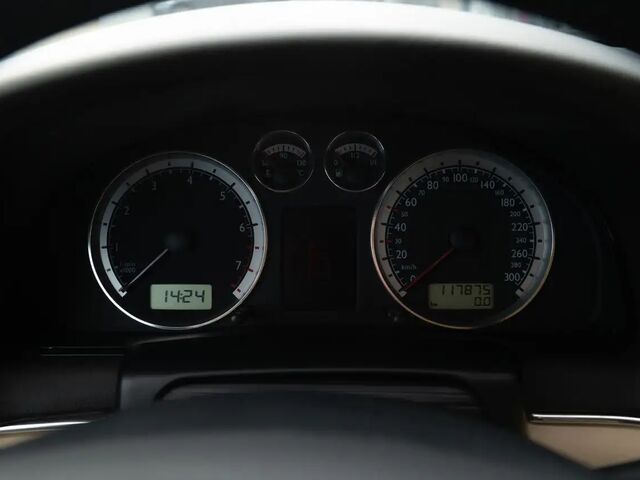 Фольксваген Пассат 2003 у Європі на Automoto.ua Чорний Фольксваген Пассат, об'ємом двигуна 4 л та пробігом 118 тис. км за 29950 $, фото 6 на Automoto.ua