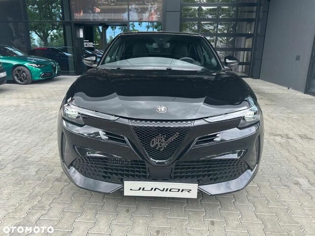 Альфа Ромео Джуниор 2025 в Европе на Automoto.ua Черный Альфа Ромео Джуниор, объемом двигателя 1 л и пробегом 1 тыс. км за 30243 $, фото 1 на Automoto.ua