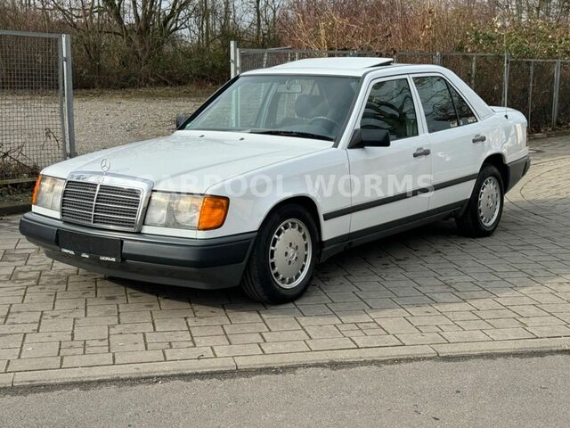 Мерседес 200 1988 в Европе на Automoto.ua Белый Мерседес 200, объемом двигателя 1.98 л и пробегом 196 тыс. км за 8841 $, фото 4 на Automoto.ua