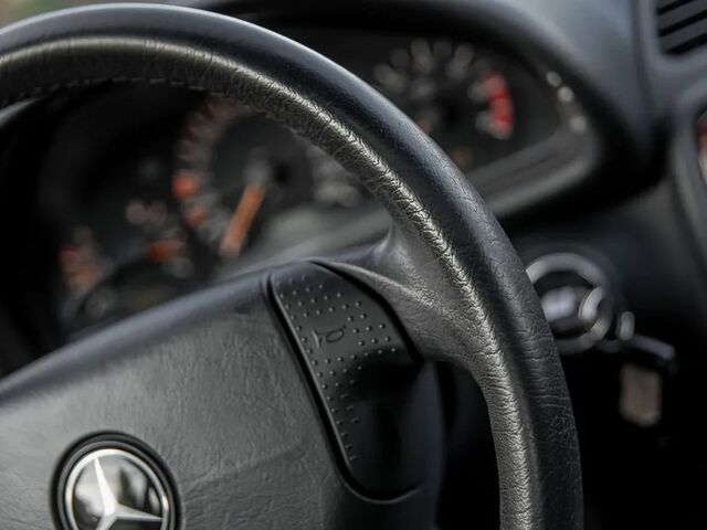 Мерседес ЦЛК-Клас 1997 у Європі на Automoto.ua Сірий Мерседес ЦЛК-Клас, об'ємом двигуна 2.3 л та пробігом 173 тис. км за 15900 $, фото 34 на Automoto.ua