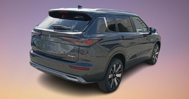 Мицубиси Аутлендер 2025 в Европе на Automoto.ua Серый Мицубиси Аутлендер, объемом двигателя 2.36 л и пробегом 1 тыс. км за 65572 $, фото 1 на Automoto.ua