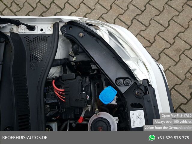 Фольксваген Ап 2017 в Европе на Automoto.ua Белый Фольксваген Ап, объемом двигателя 1 л и пробегом 96 тыс. км за 2900 $, фото 11 на Automoto.ua