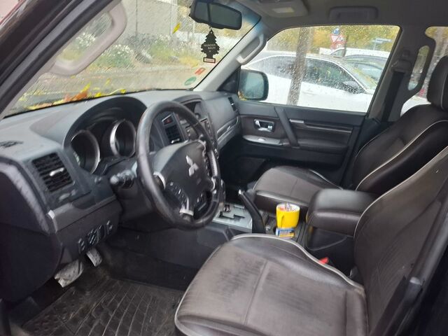 Мицубиси Паджеро 2010 в Европе на Automoto.ua Черный Мицубиси Паджеро, объемом двигателя 3.2 л и пробегом 331 тыс. км за 8300 $, фото 6 на Automoto.ua