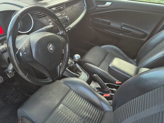 Альфа Ромео Джульетта 2012 в Европе на Automoto.ua Красный Альфа Ромео Джульетта, объемом двигателя 1 л и пробегом 243 тыс. км за 7628 $, фото 14 на Automoto.ua