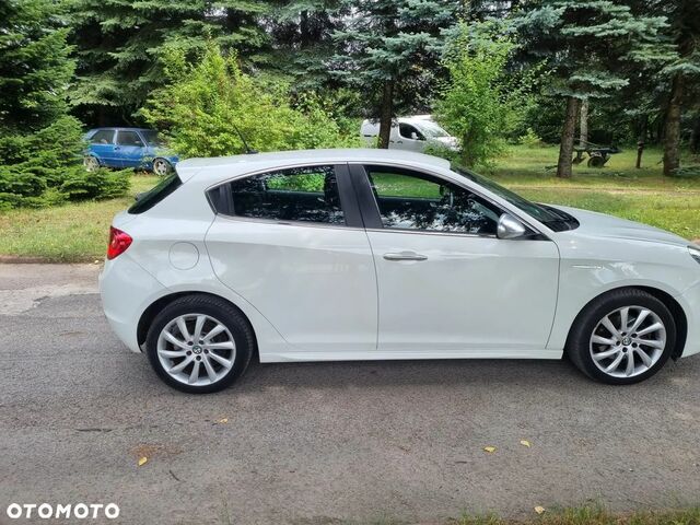 Альфа Ромео Giulietta 2012 у Європі на Automoto.ua Білий Альфа Ромео Giulietta, об'ємом двигуна 1 л та пробігом 197 тис. км за 6901 $, фото 5 на Automoto.ua