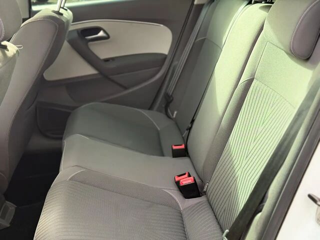 Фольксваген Поло 2014 у Європі на Automoto.ua Білий Фольксваген Поло, об'ємом двигуна 1.15 л та пробігом 122 тис. км за 11396 $, фото 13 на Automoto.ua