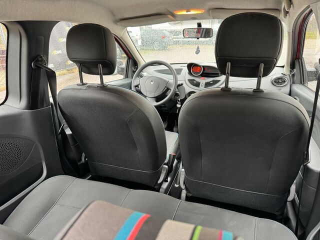 Рено Твинго 2012 в Европе на Automoto.ua Красный Рено Твинго, объемом двигателя 1.15 л и пробегом 50 тыс. км за 4999 $, фото 28 на Automoto.ua